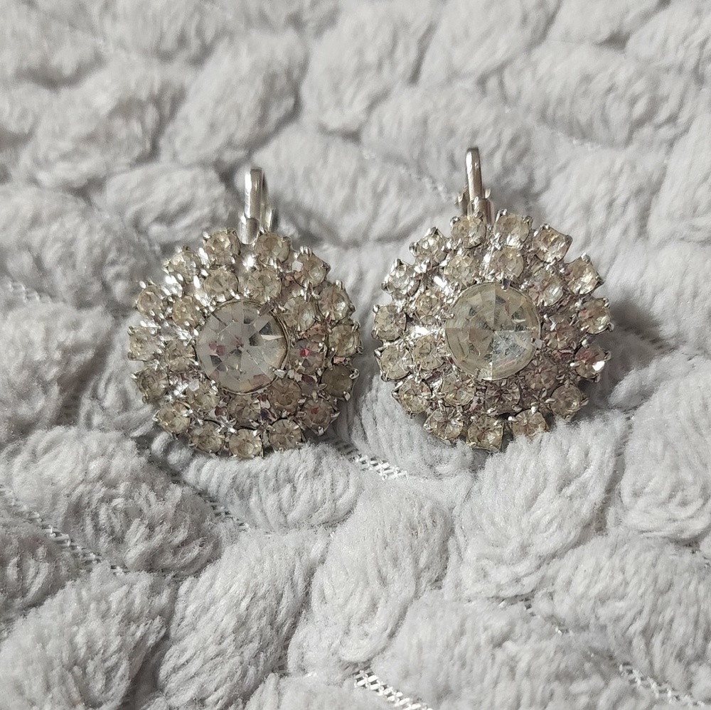 Vintage rhinestone clip on earrings